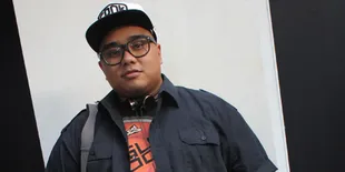 [Foto] Nostalgia '5 CM', Igor Saykoji Ajak Istri ke Puncak Semeru