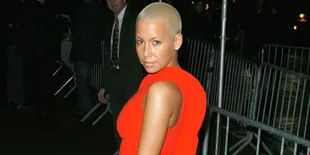[Foto] Nyaris Bugil, Ternyata Amber Rose 'Jiplak' Gaya ...