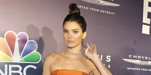 [FOTO] Oops! Kendall Jenner Ketahuan Dinner Dengan Pebasket Ini