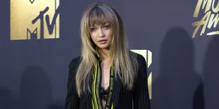 [FOTO] Pakai Bodysuit, Gigi Hadid Seksi &#38; Pamer Kaki Jenjang