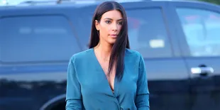 [FOTO] Pakai Bra Transparan, Kim Kardashian Sengaja Pamer Nipple