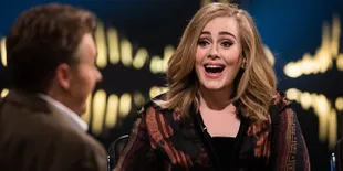 [FOTO] Pakai Cincin Emas, Adele Diam-Diam Sudah Menikah?