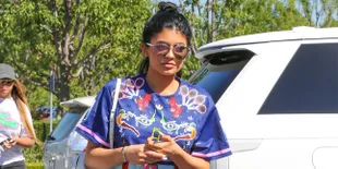 FOTO: Pakai Dress Lateks Super Ketat, Kylie Jenner Tampil Hot