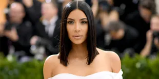 [FOTO] Pakai Dress Seksi, Kim Kardashian Pamer Perut Ratanya