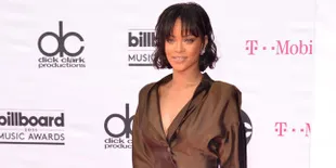 [FOTO] Pakai Dress Tutu Warna Hijau, Rihanna Cantik Atau ...