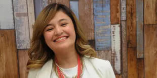 [Foto] Pakai Gaun Mewah Mahal, Marshanda Tampil Cantik Elegan