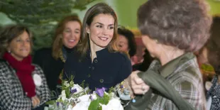 [Foto] Pakai Gaun Transparan, Ratu Letizia Makin Elegan