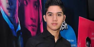 [Foto] Pakai Kacamata, Al Ghazali Makin Mirip Maia Estianty