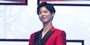 FOTO: Pakai Setelan Jas, Park Bo Gum Semakin Jadi Pacar Idaman