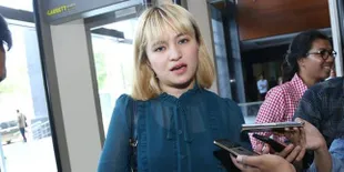 [Foto] Pakai Strapless Cantik, Marshanda Nyaris Pamer Cleavage