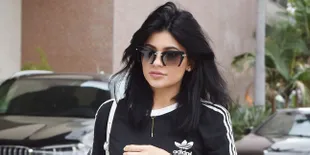 [FOTO] Pamer Cincin Berlian, Kylie Jenner &#38; Tyga Resmi Tunangan?