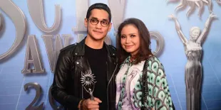 FOTO: Pamerkan Kemesraan, Afgan Peluk-Peluk Romantis Rossa