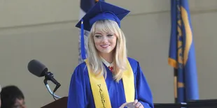 Foto Panas Emma Stone Ternyata Cuma Rekayasa