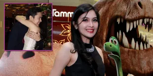 [FOTO] Pelukan Penuh Cinta Sandra Dewi Untuk Sang Pacar