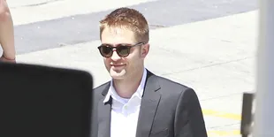 [FOTO] Penampilan Polos 'Mantan Pacar' Robert Pattinson, Cantik?