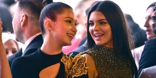 FOTO: Pergi Dengan Kendall Jenner, Bella Hadid Tak Kenakan Bra