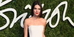 [FOTO] Polos Tanpa Make Up, Inilah Wajah Asli Kendall Jenner