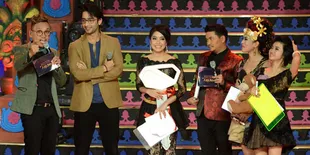 [Foto] Pose Gokil Shaheer Sheikh dan Gebit di India, Seru!