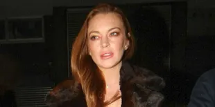 [FOTO] Pose Sensual, Lindsay Lohan tulis 'Insha Allah' di IG