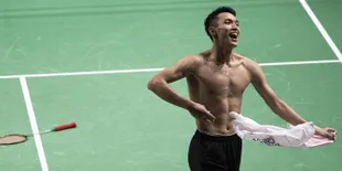 FOTO: Raih Medali Emas, Jonatan Christie Langsung Buka Baju Pamer Sixpack!