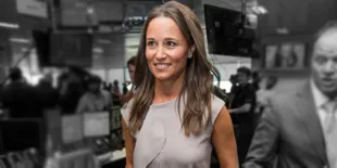 [FOTO] Resmi Menikah, Pippa Middleton Tampil Cantik Bergaun Putih