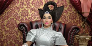 FOTO: Ritual Bertapa, Tubuh Roro Fitria Keluarkan Aura Mistis