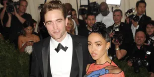 [FOTO] Robert Pattinson &#38; FKA Twigs Mesra di Atas Red Carpet