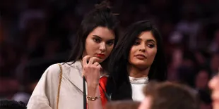 [FOTO] Saat Kylie Jenner Berdandan Mirip Kendall, Cantik Atau ...