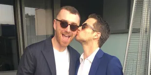 [FOTO] Sam Smith Kenakan Mahkota Cantik &#38; Bicara Soal Brandon Flynn