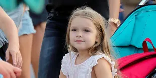 FOTO: Sarapan Bareng Keluarga, Harper Beckham Cantik 'Berdaster'