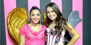 [FOTO] Sebelum Melahirkan, Ashanty Selfie Cantik Bareng Aurel!