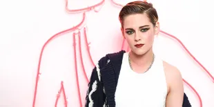 [FOTO] Selalu Sama, Kristen Stewart Nggak Pernah Ganti Baju?