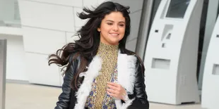 [FOTO] Selfie Berbikini, Selena Gomez Pamer Belahan Dada