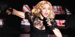[Foto] Selfie Heboh, Madonna Pamer Aset Berharganya