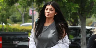 [FOTO] Selfie Panas di Instagram, Kylie Jenner Pamer Body Killer