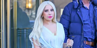 [FOTO] Serba Hitam, Gaya Lady Gaga Ini Bikin Kamu Melongo