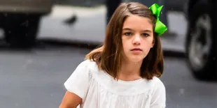 [FOTO] Shopping Bareng Katie Holmes, Suri Cruise Makin Cute & Girly