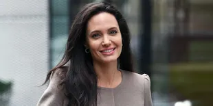 [FOTO] Shopping Bareng Knox, Begini Gaya Santai Angelina Jolie