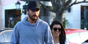 [FOTO] So Sweet! Kourtney Kardashian Liburan Bareng Scott Disick
