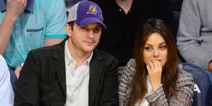 [FOTO] So Sweet! Mila Kunis &#38; Ashton Kutcher Mesra di Red Carpet