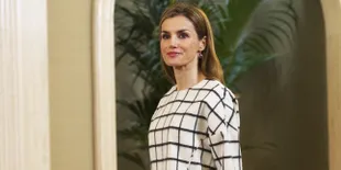 [FOTO] Super Kurus, Punggung Ratu Letizia Tak Seindah Bayanganmu