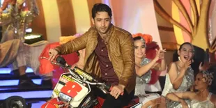 FOTO: Tampan dan Rapi, Shaheer Sheikh Malah Ngecat Tembok