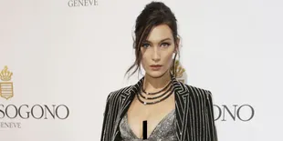 [FOTO] Tampil Braless, Bella Hadid Hendak Cium Lelaki 42 Tahun