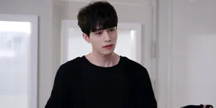 [FOTO] Tampil Cute &#38; 'Nge-Pink', Lee Dong Wook Tetap Ganteng!