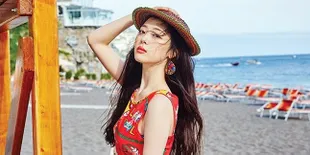 [FOTO] Tanpa Makeup di Atas Ranjang, Sulli Tampil Cute &#38; Sensual