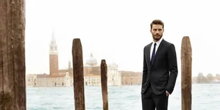 [FOTO] Tatapan Seksi Jamie Dornan di Fifty Shades of Grey