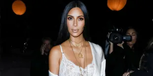 [FOTO] Terlalu Seksi, Kim Kardashian Tak Sadar Alami Nip Slip