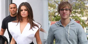 [FOTO] Tertangkap Kamera! Justin Bieber & Selena Gomez Liburan Bareng