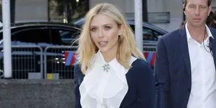 [FOTO] Tertiup Angin, Dress Mini Elizabeth Olsen Tersingkap