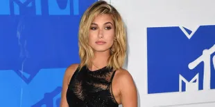 [FOTO] Ubah Warna Rambut Jadi Pink, Hailey Baldwin Makin Cantik